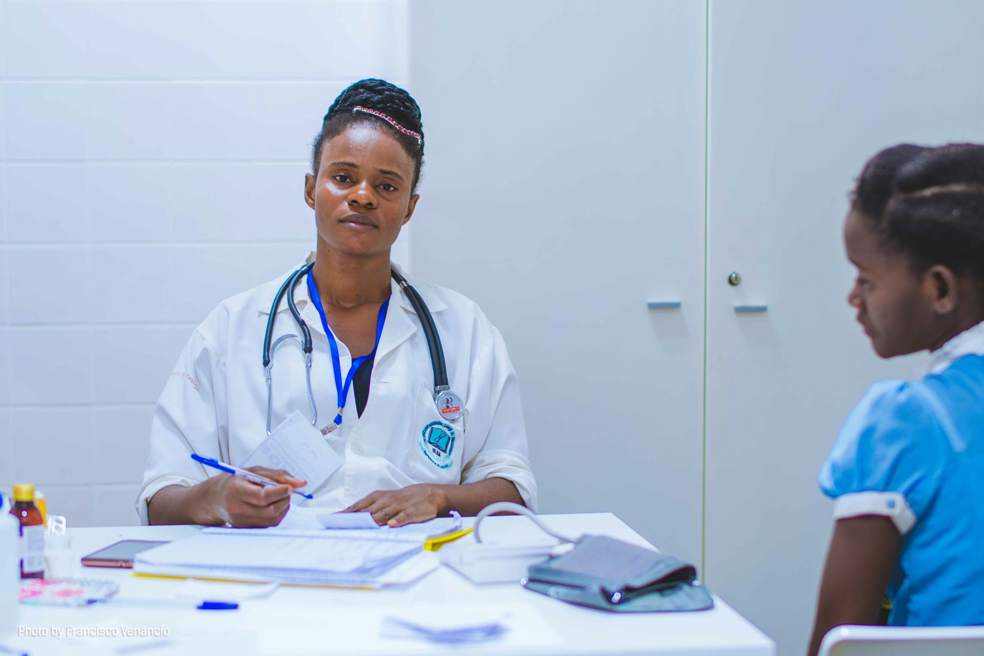 A female clinician sitting in an appointment with a patient